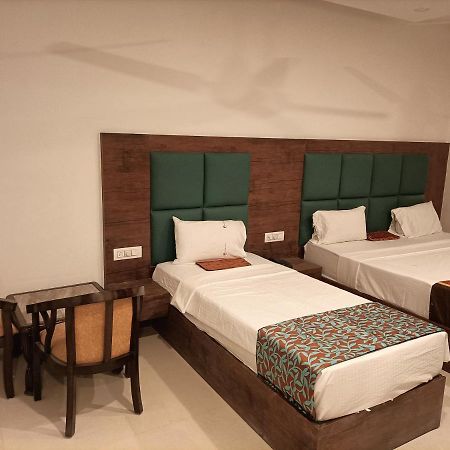 Hotel Ambience Plaza Near Igi Airport Delhi Neu-Delhi Exterior foto