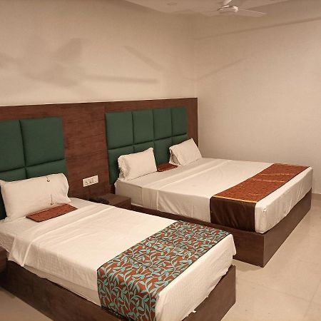 Hotel Ambience Plaza Near Igi Airport Delhi Neu-Delhi Exterior foto